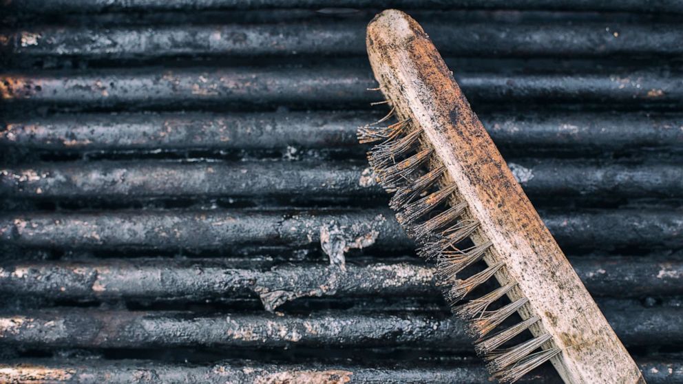 Hundreds of Americans Are Hospitalized After Eating Pieces of Wire Grill  Brushes - Bloomberg