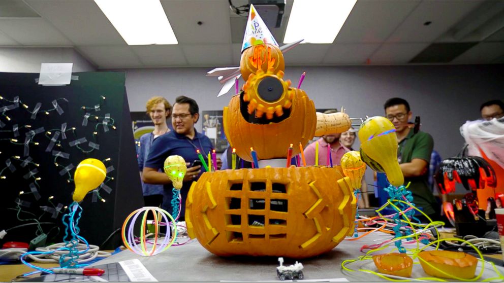 VIDEO: How to throw the ultimate last-minute DIY Halloween party 