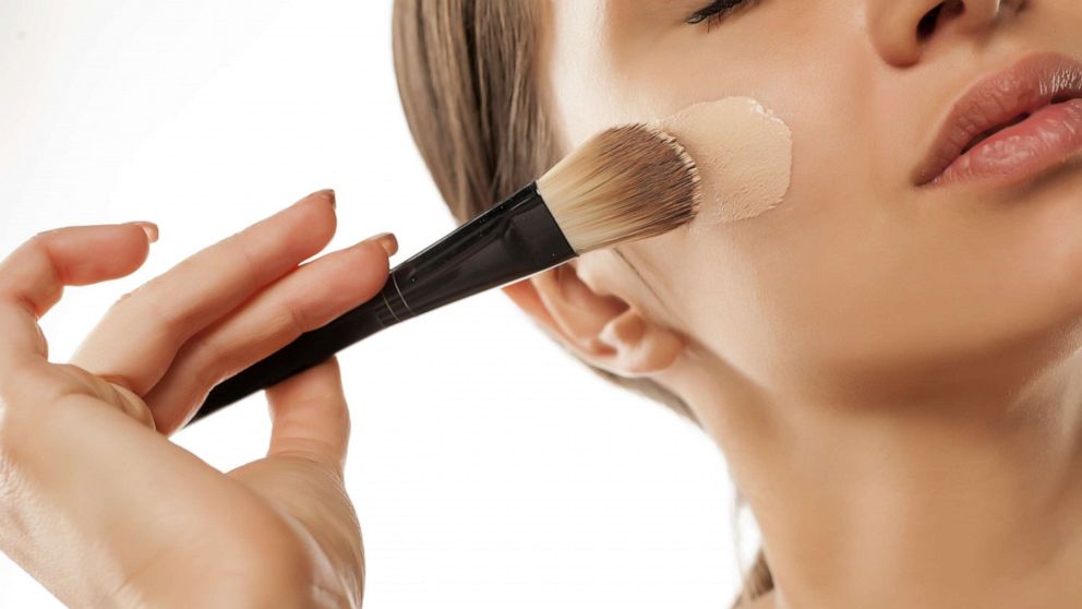 VIDEO: Is it safe to use calamine lotion as a makeup primer?