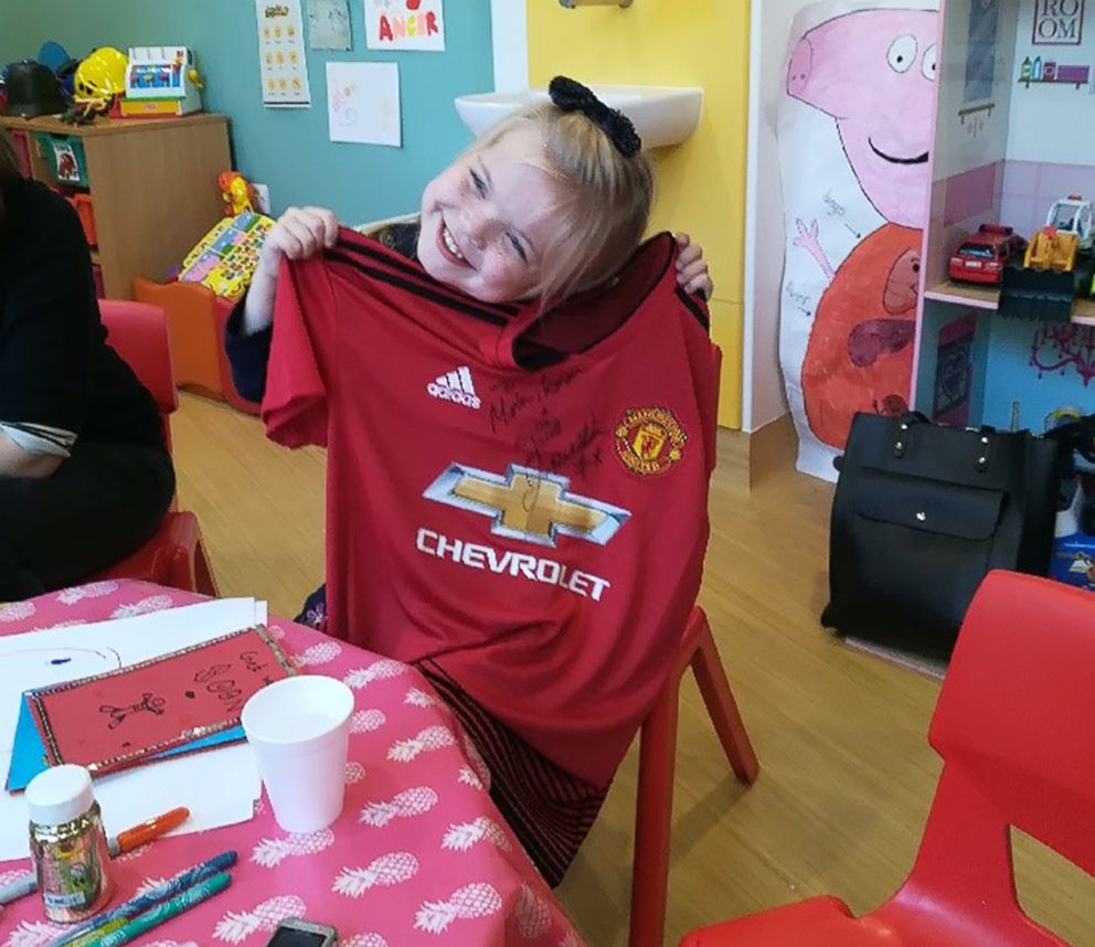 PHOTO: Ella Chadwick had a dream come true when soccer star David Beckham visited her at Great Ormond Street Hospital in London.