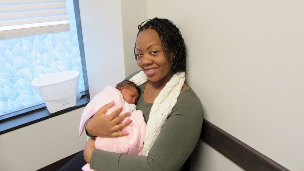 PHOTO: Shalon Irving holds her newborn daughter Soleil shortly after giving birth in January 2017.