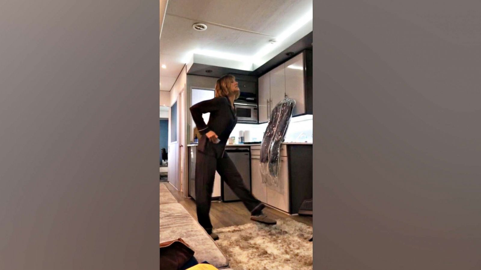 PHOTO: Kristen Bell posted a dancing video to her Instagram account to celebrate going back to work.