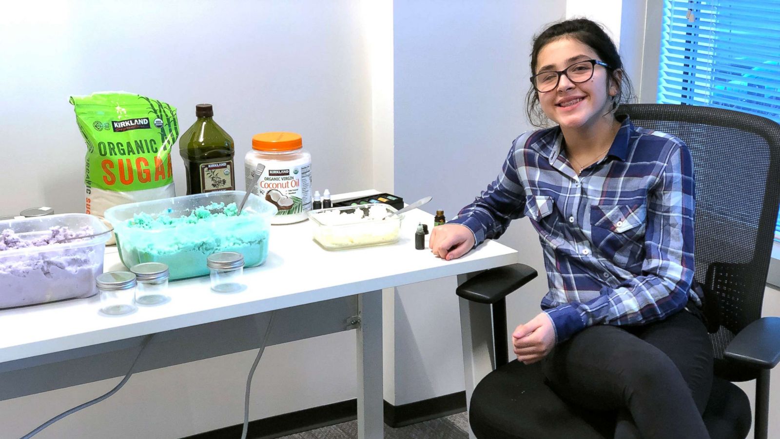 PHOTO: Bella Berrellez, 11, was inspired to start her own business after her mom, a federal worker, was furloughed.