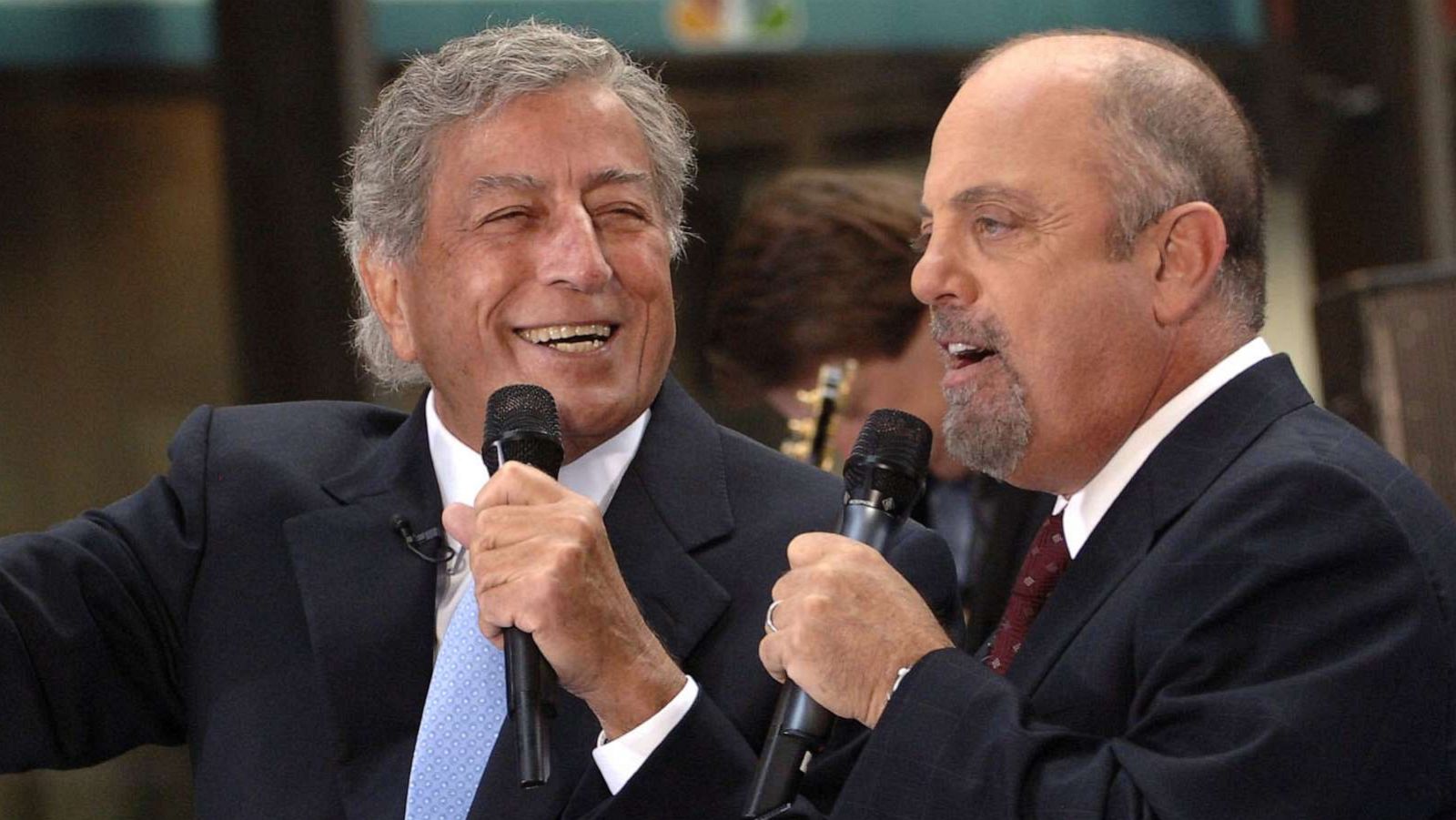 PHOTO: Singers Tony Bennett and Billy Joel perform together on Sept. 22, 2006, in New York City.