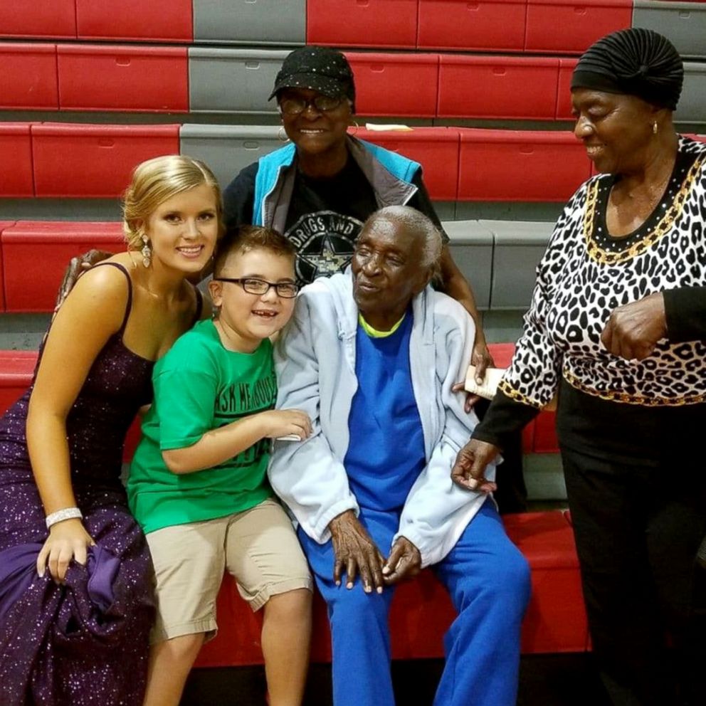 VIDEO: These sweet BFF's are separated by 100 years