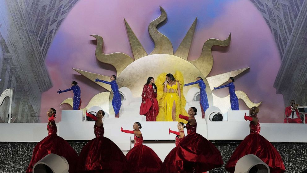 PHOTO: Beyoncé and daughter Blue Ivy Carter perform on stage headlining the Grand Reveal of Dubai's newest luxury hotel, Atlantis The Royal, Jan. 21, 2023, in Dubai, United Arab Emirates.