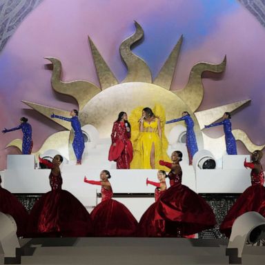 PHOTO: Beyoncé and daughter Blue Ivy Carter perform on stage headlining the Grand Reveal of Dubai's newest luxury hotel, Atlantis The Royal, Jan. 21, 2023, in Dubai, United Arab Emirates.