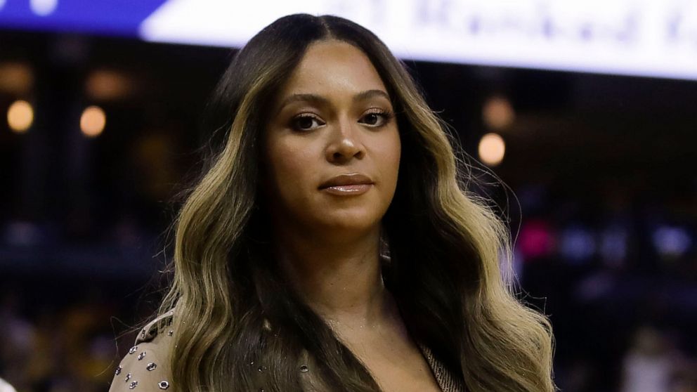 Mothers of the Movement and Black female celebrities, including Beyoncé ...