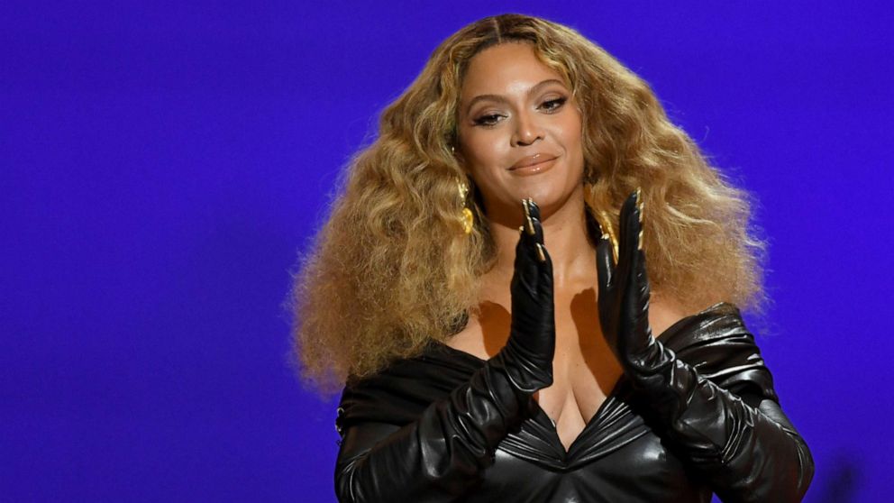 VIDEO: Beyonce announcing that new music is on the way