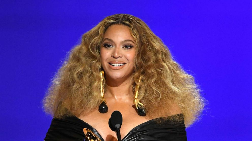 VIDEO: Beyonce fans speculate about new music after social media pictures deleted