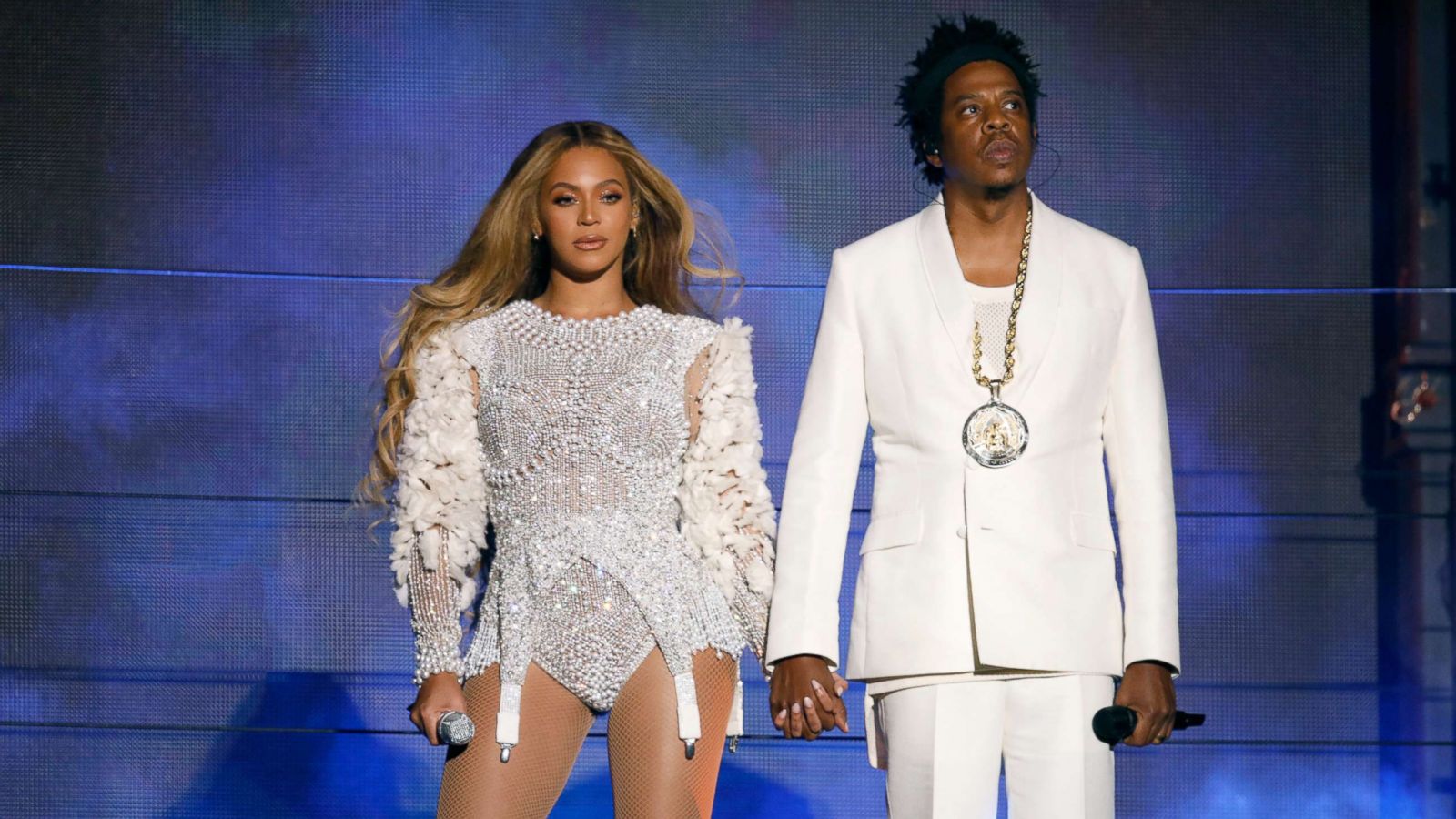 Beyoncé returns home to give a $100K scholarship - Good Morning America
