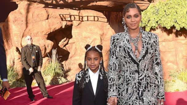 Beyonce and Blue Ivy shine in matching outfits at 'The Lion King' LA ...