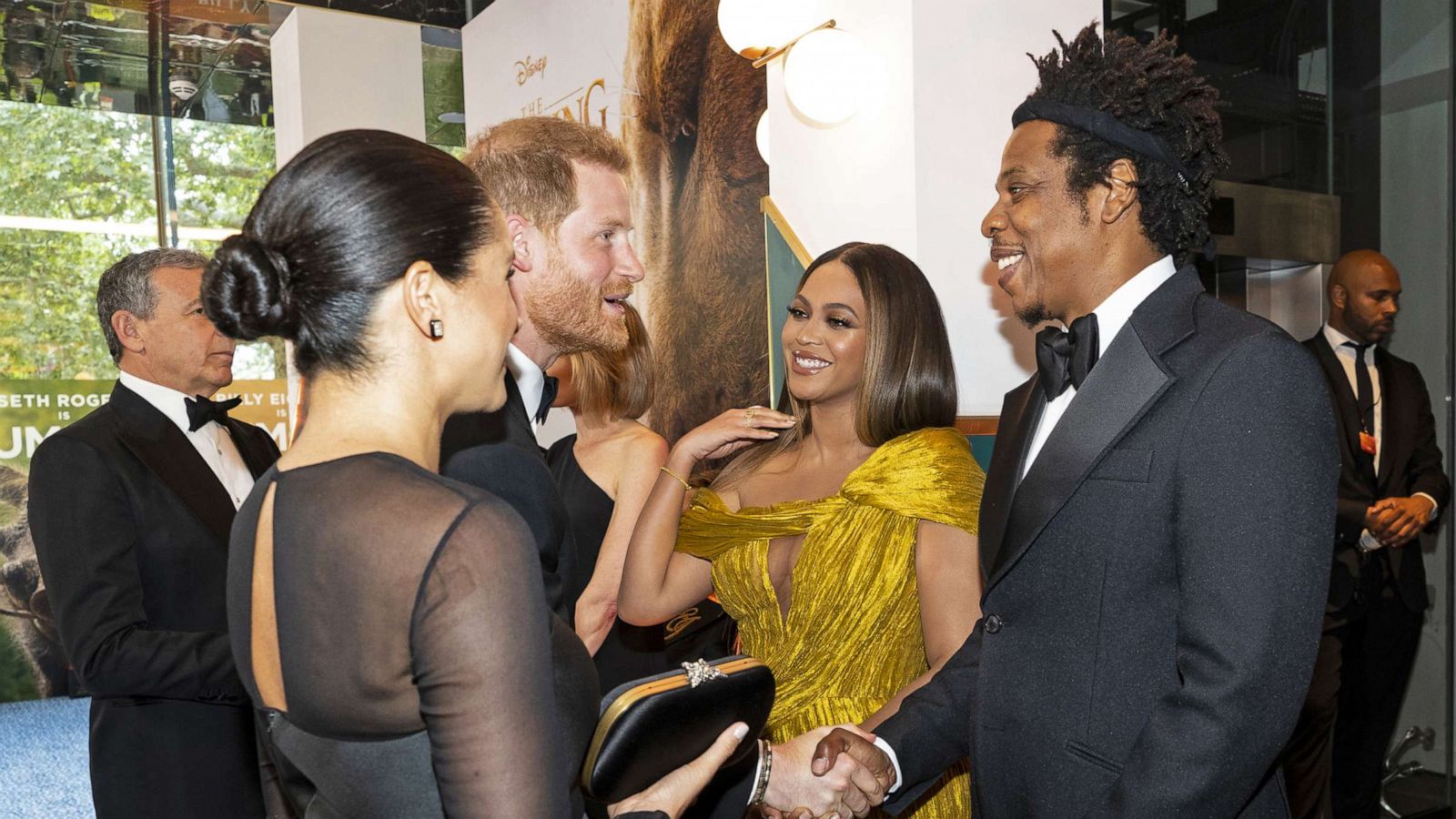 PHOTO:Meghan, Duchess of Sussex and Prince Harry, Duke of Sussex meet cast and crew, including Beyonce Knowles-Carter and Jay-Z as they attend the European Premiere of Disney's "The Lion King" at Odeon Luxe Leicester Square on July 14, 2019 in London.