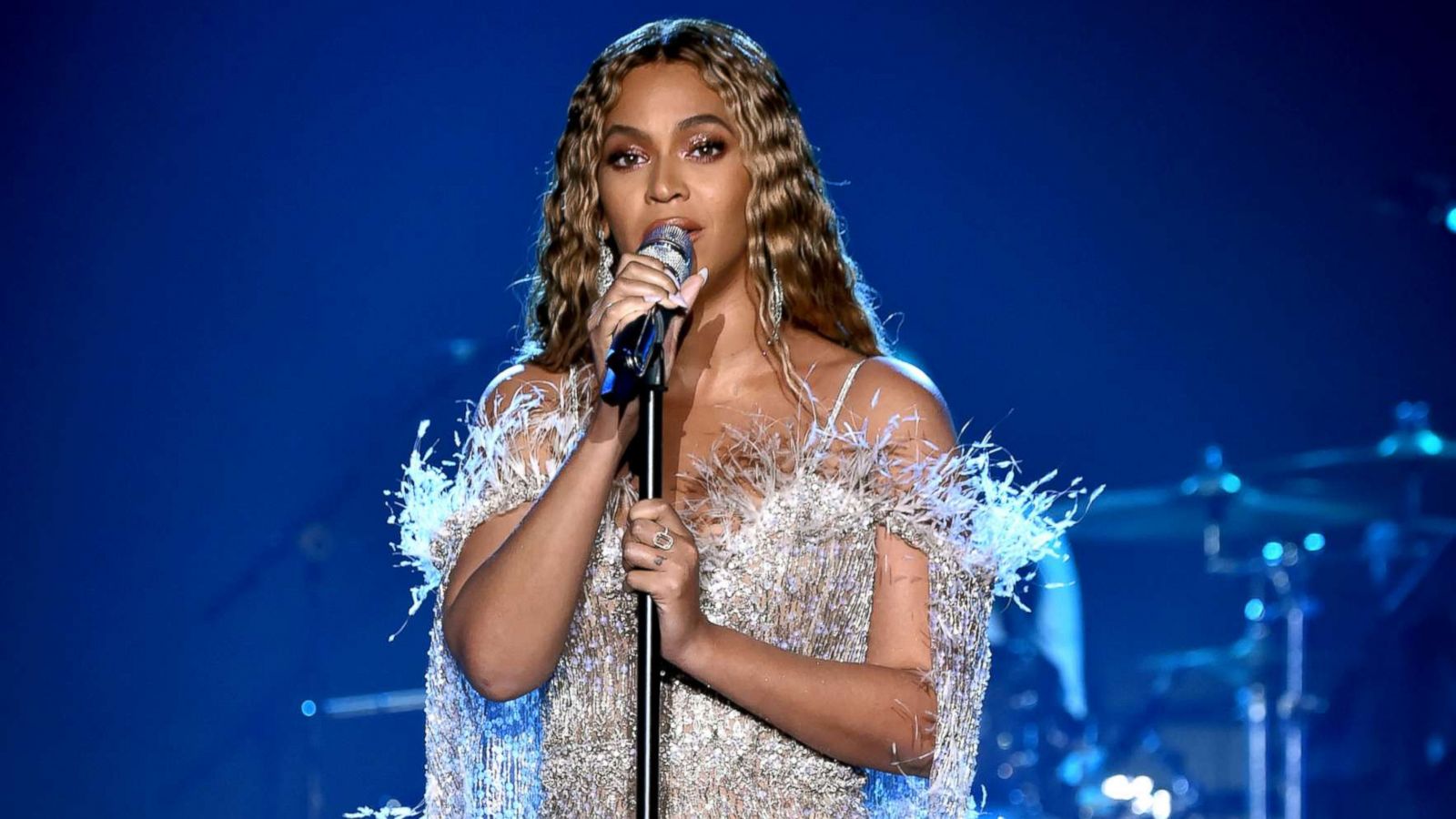 PHOTO: Beyonce performs onstage during the City of Hope Spirit of Life Gala 2018 at Barker Hangar, Oct. 11, 2018, in Santa Monica, Calif.