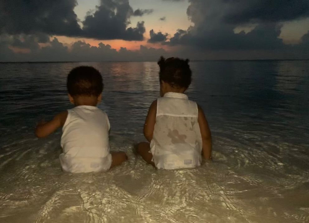 Beyonce Posts New Photos Of Twins Rumi And Sir Carter On The Beach Gma 2745