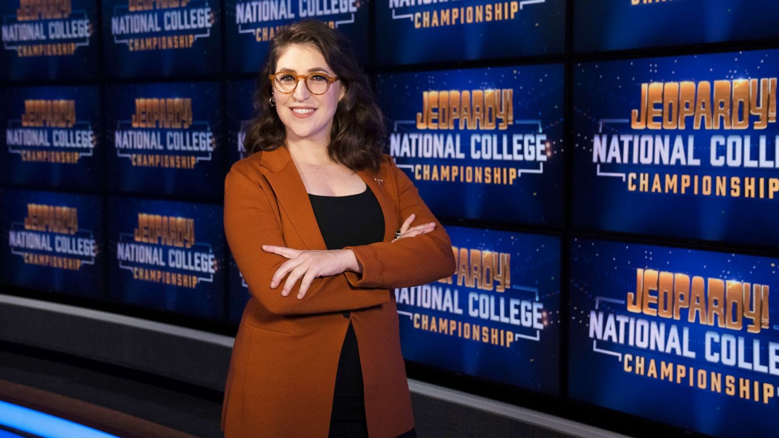 PHOTO: Mayim Bialik hosts "Jeopardy! National College Championship" on ABC.