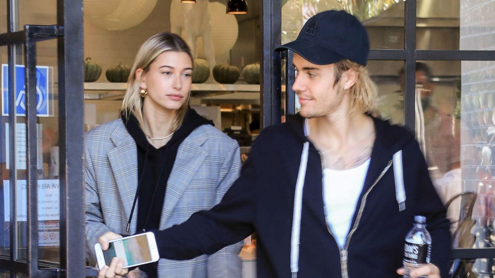 PHOTO: Justin Bieber and Hailey Baldwin on an outing in Los Angeles, Oct. 16, 2018.