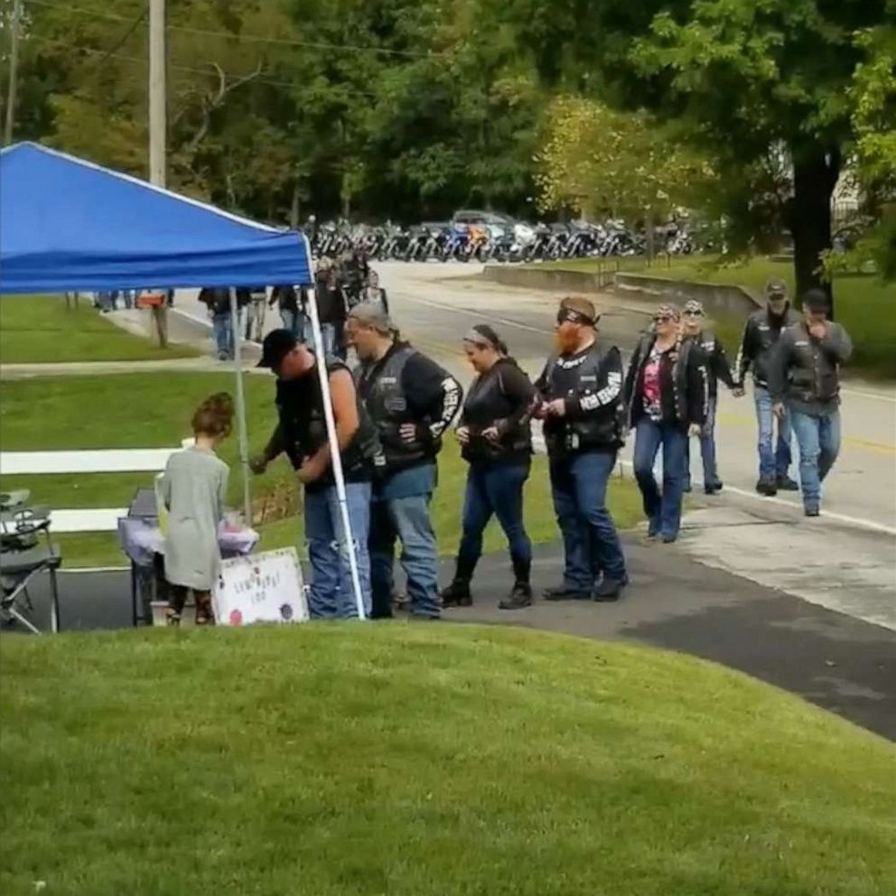 VIDEO: Bikers line up at girl's lemonade stand after mom saves them during crash 