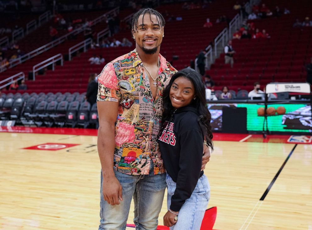 PHOTO: Simone Biles and Jonathan Owens attend a game between the Houston Rockets and the Los Angeles Lakers, Dec. 28, 2021, in Houston.