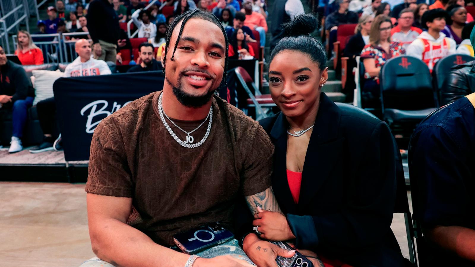 PHOTO: Simone Biles and Jonathan Owens attend a game between the Houston Rockets and the Los Angeles Lakers, Jan. 29, 2024, in Houston.