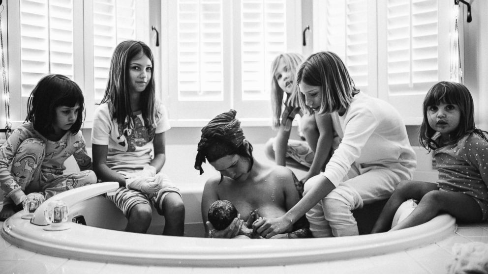 PHOTO: Audrey, 12, Ella, 10, Lillian, 7, Zolie, 4 and Zuri, 2, surrounded their mom Casey Teller of Va., while she was in labor.