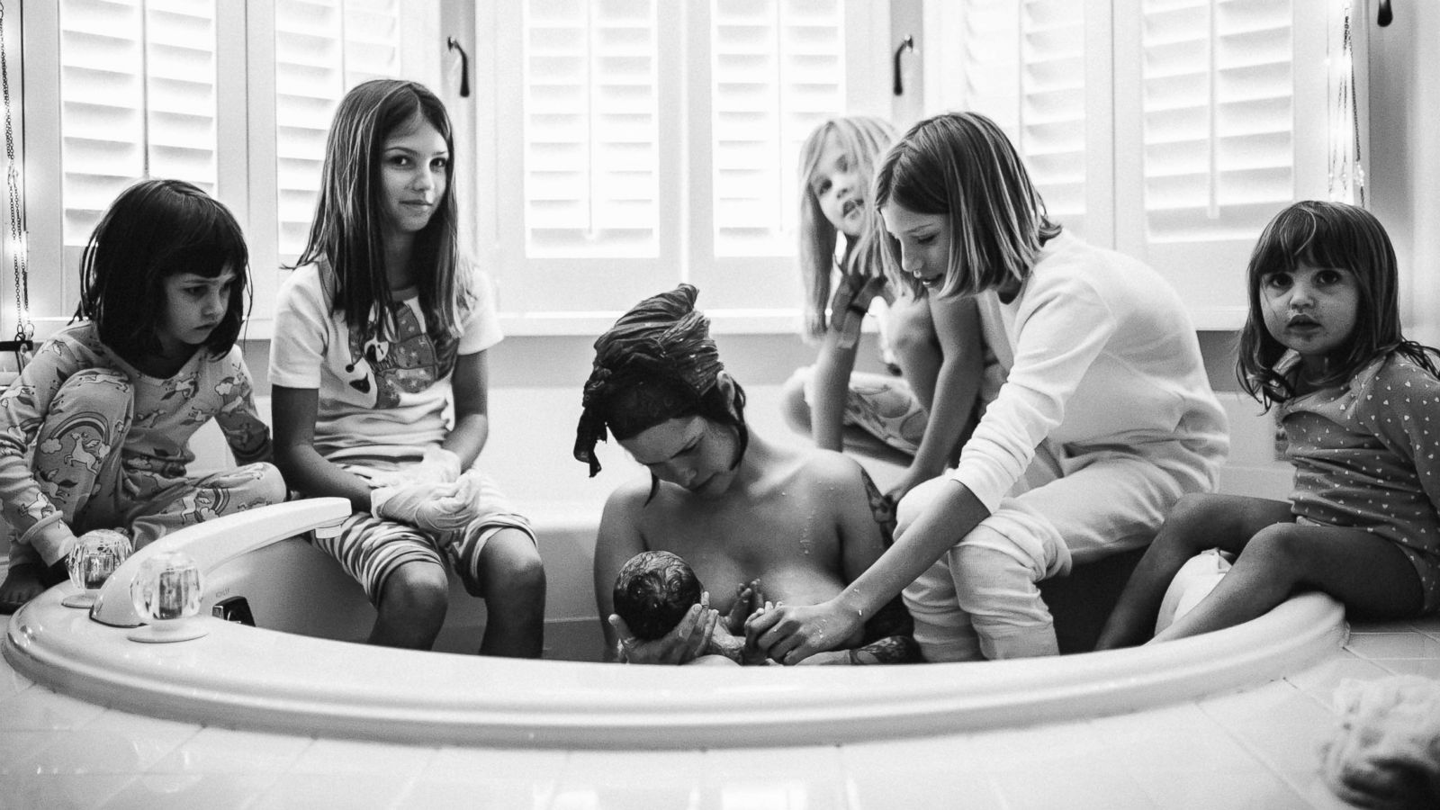 PHOTO: Audrey, 12, Ella, 10, Lillian, 7, Zolie, 4 and Zuri, 2, surrounded their mom Casey Teller of Va., while she was in labor.