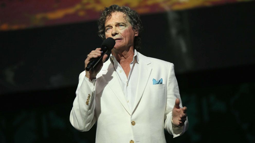 PHOTO: Singer B.J. Thomas, known for "Raindrops Keep Fallin' On My Head" and "Hooked On A Feeling," has died at age 78 after a battle with lung cancer.