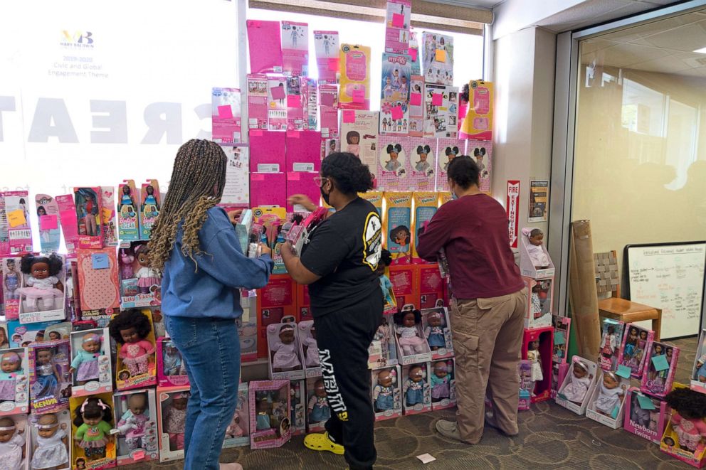 College students hand out over 300 Black baby dolls as Christmas presents  to boost girls' self-esteem - ABC News