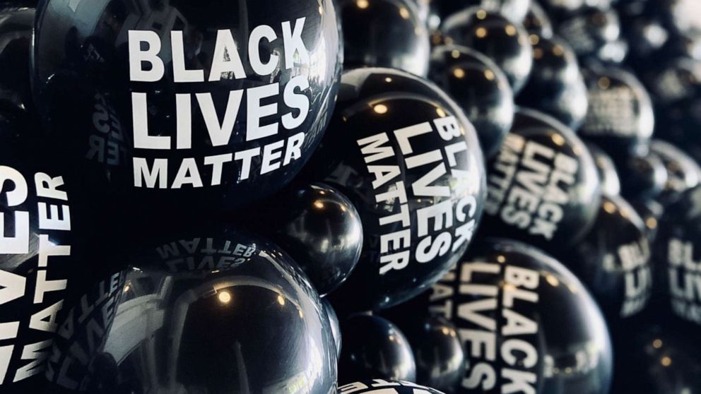 PHOTO: Luft Balloons is giving away free Black Lives Matter balloons in Chicago.