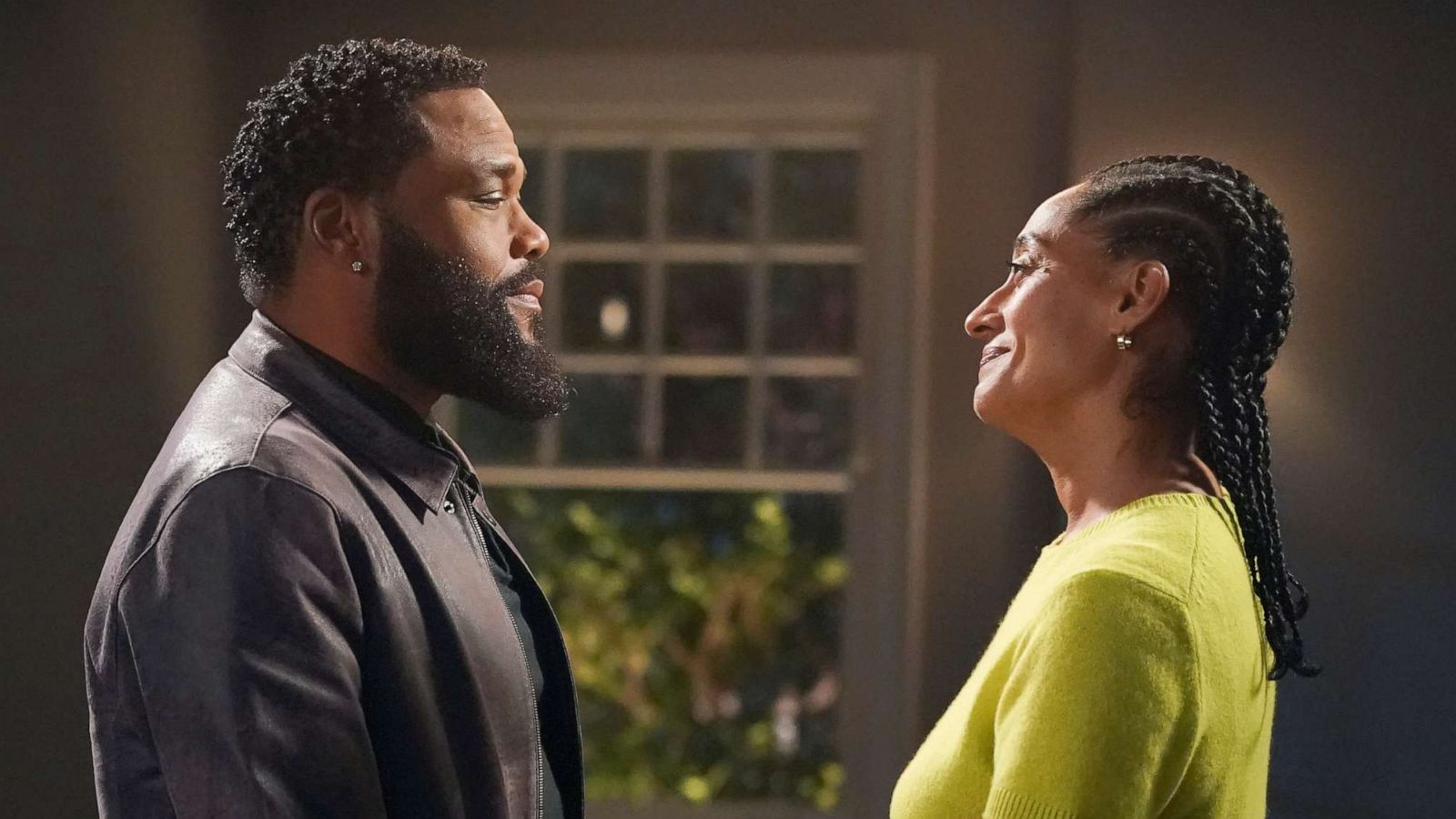 PHOTO: Anthony Anderson and Tracee Ellis Ross in a scene from "Black-ish."