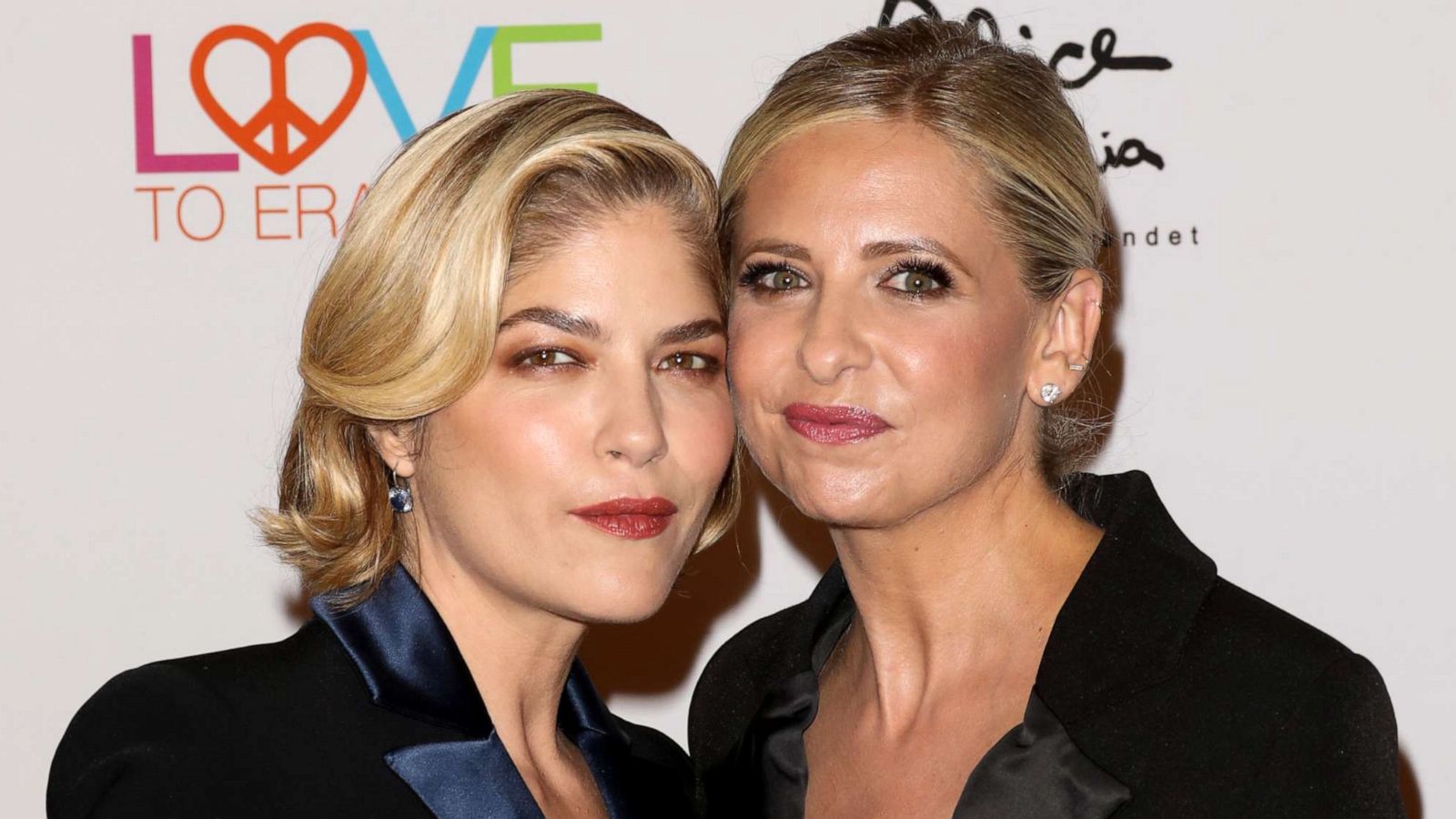 PHOTO: Selma Blair and Sarah Michelle Gellar attend the 26th annual Race To Erase MS Gala at The Beverly Hilton Hotel, May 10, 2019, in Beverly Hills, Calif.