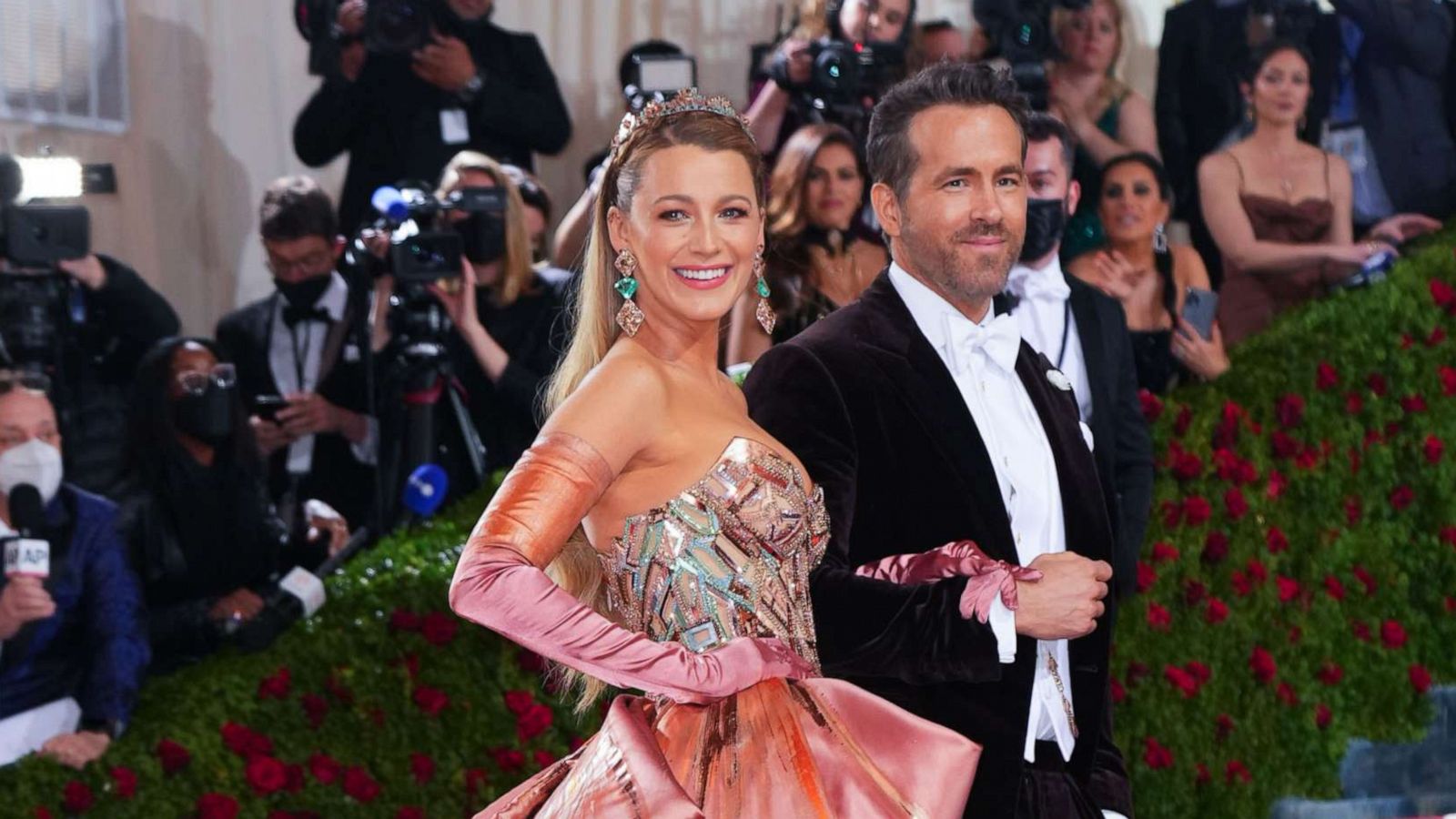 PHOTO: Blake Lively and Ryan Reynolds at The Metropolitan Museum of Art, May 2, 2022, in New York City.