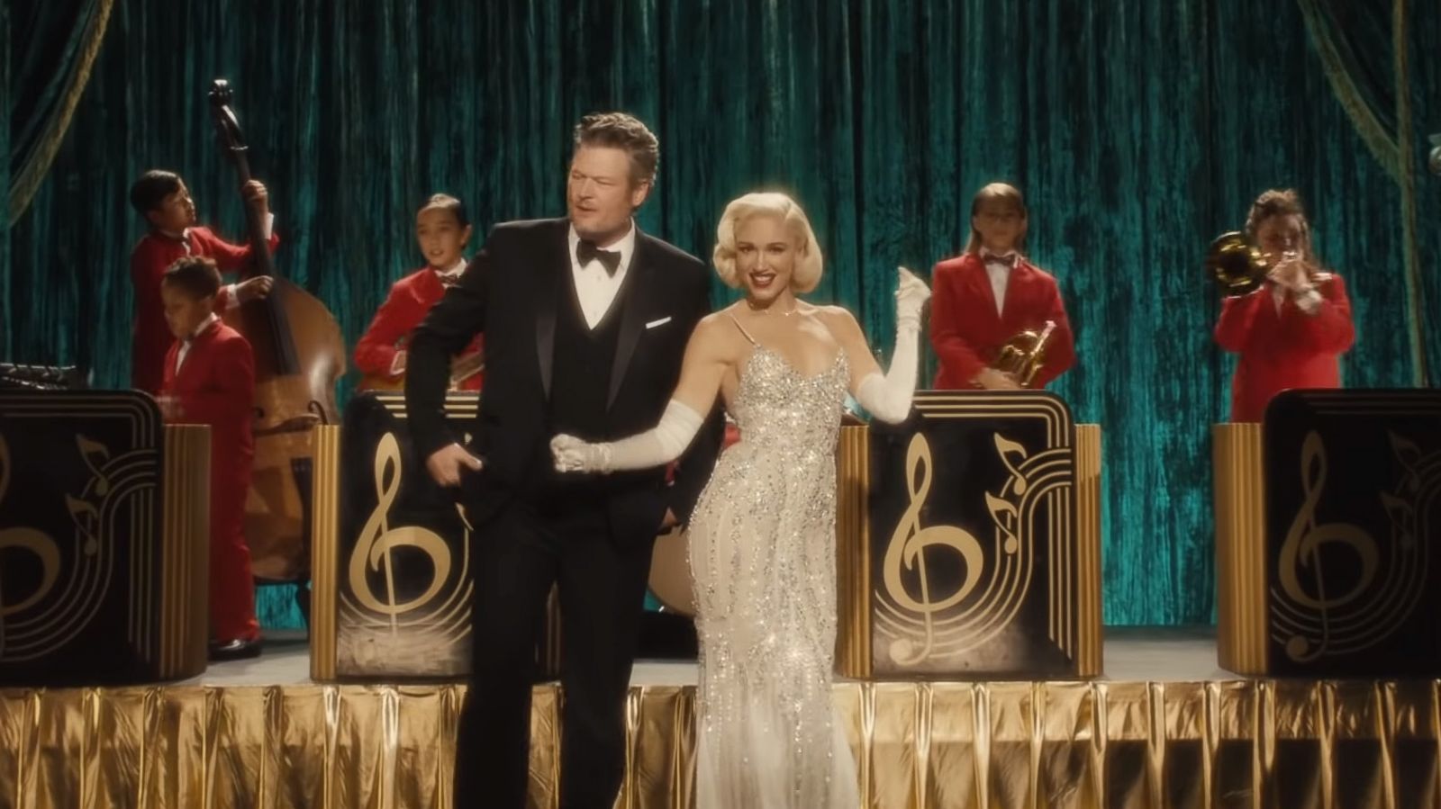 PHOTO: Blake Shelton and Gwen Stefani appear in a video for the song, "You Make It Feel Like Christmas."