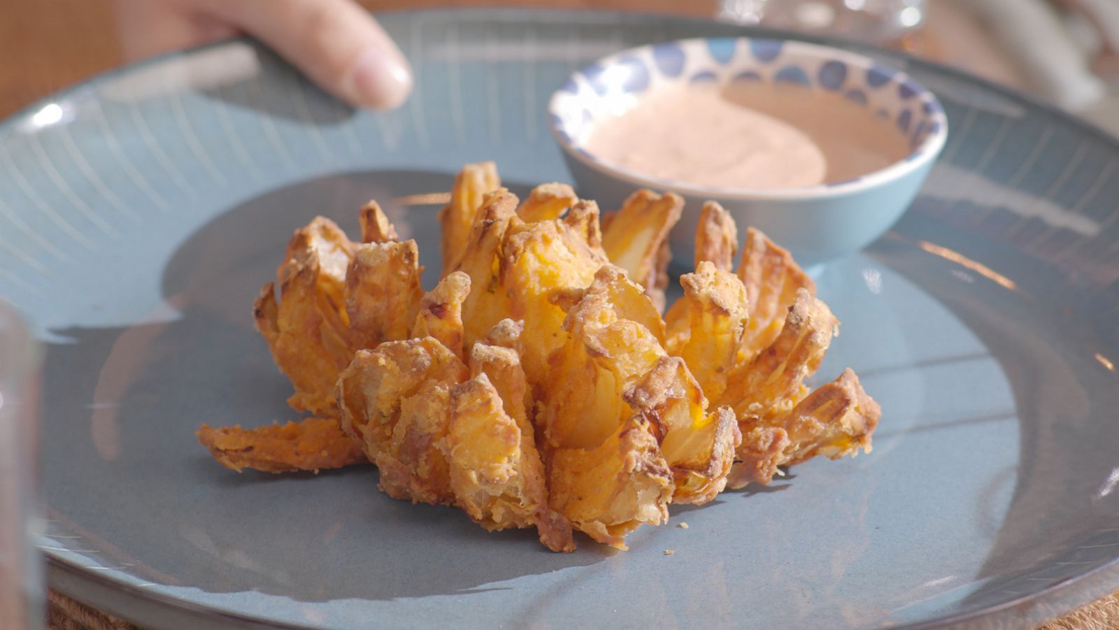 PHOTO: "Good Morning America" teamed up with Chef Cat Cora, to recreate Outbacks steakhouse Bloomin onions.