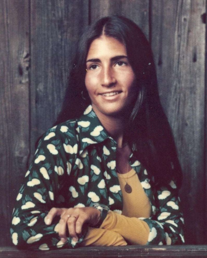 PHOTO: Bobbi Brown poses for her high school senior photo in 1974.