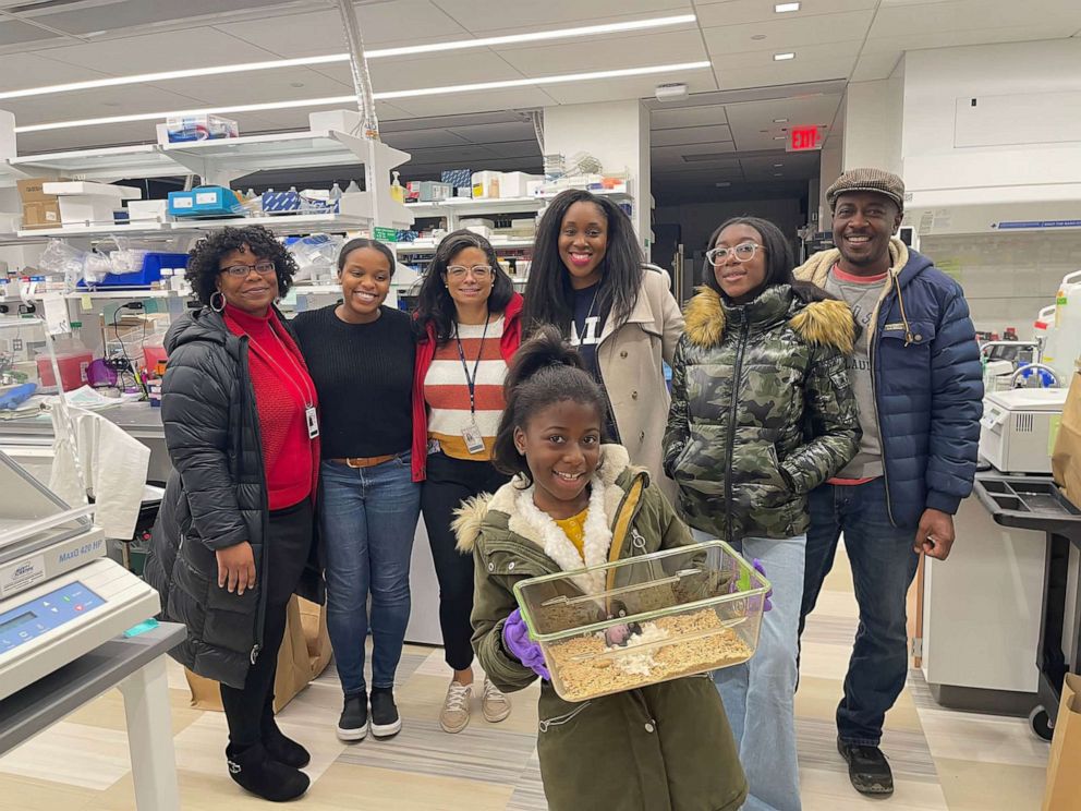 PHOTO: Bobbi Wilson visits Yale University with her family