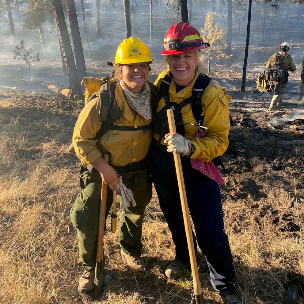 VIDEO: Firefighter mom and daughter team up to battle wildfire