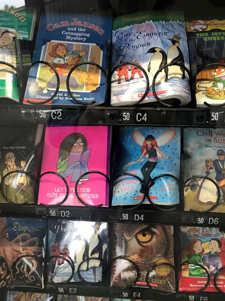 PHOTO: Umatilla Elementary in Umatilla, Florida, is offering reading material, rather than sweets, to students who frequent the vending machine.