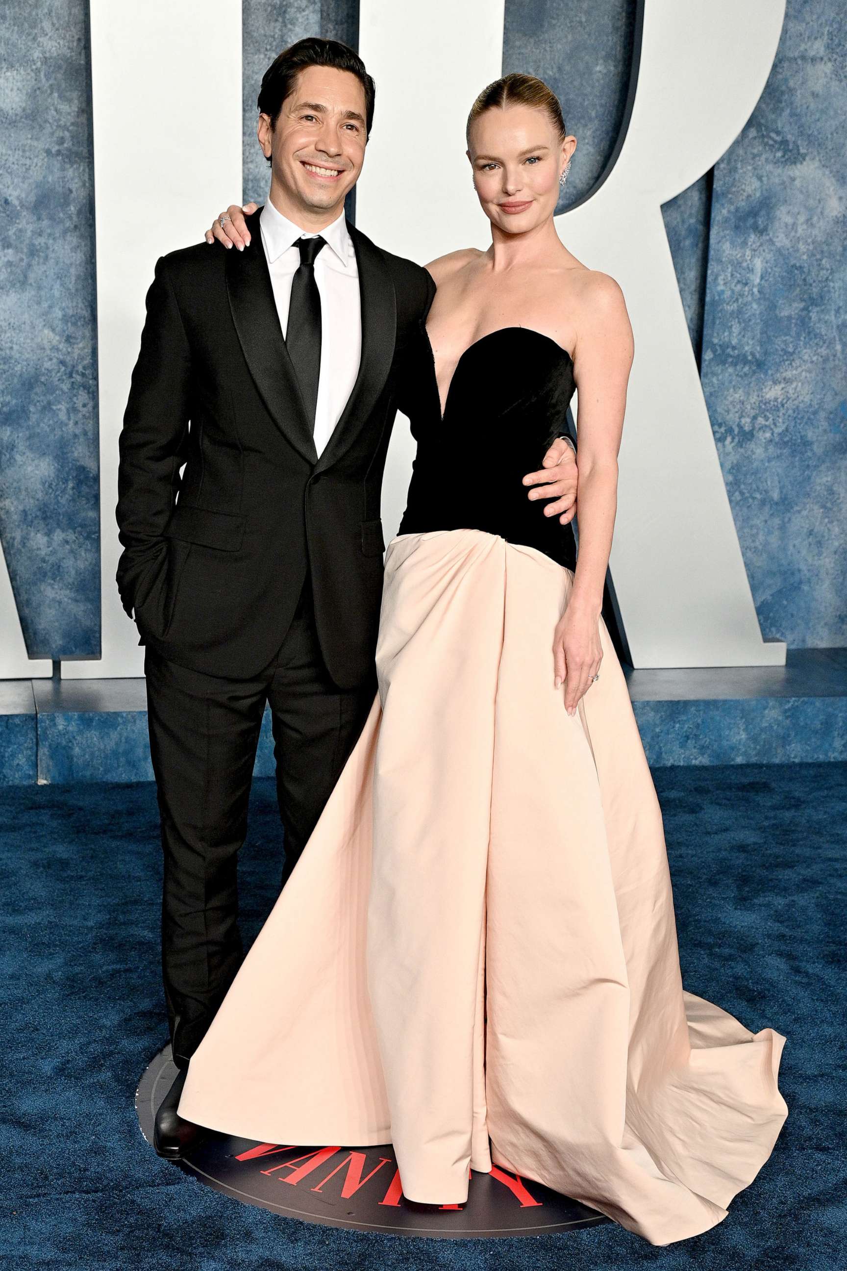 PHOTO: Justin Long and Kate Bosworth attend the 2023 Vanity Fair Oscar Party, March 12, 2023, in Beverly Hills, Calif.
