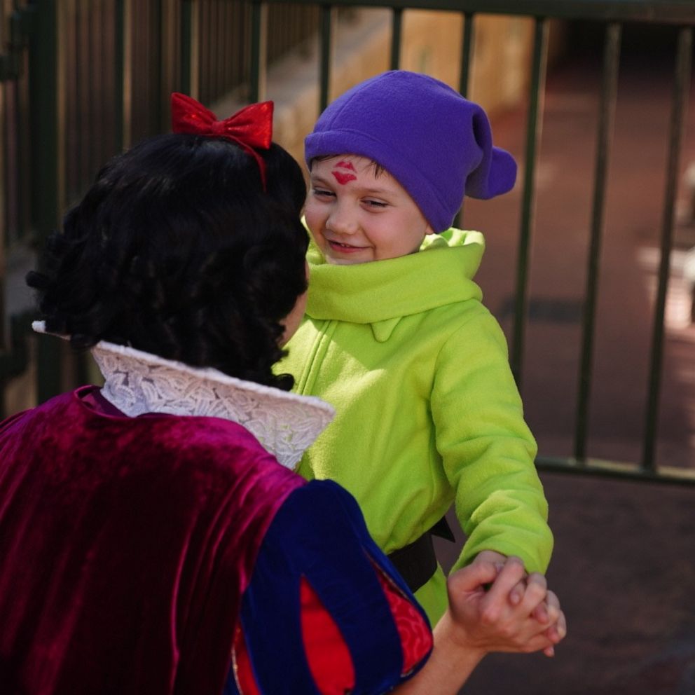 VIDEO: Boy has sweetest interactions with Disney princess characters