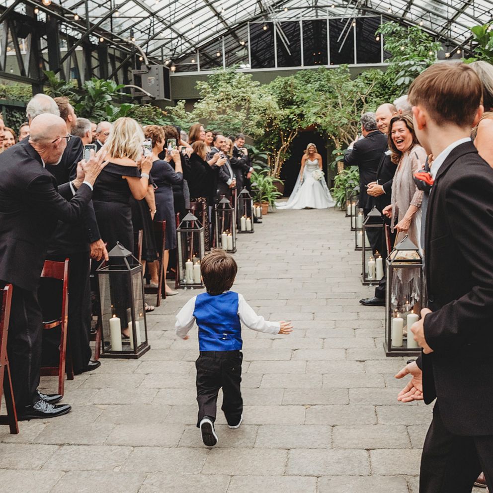 VIDEO: Boy sweetly embraces his mom as she walks down the aisle during her wedding ceremony 