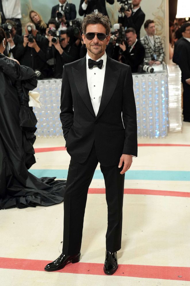 BRADLEYCOOPER WEARING A #TOMFORD TUXEDO TO THE 2023 MET GALA