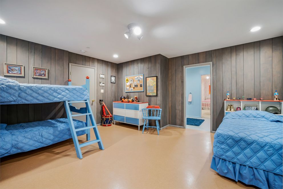PHOTO: The fictional Brady brothers' bedroom featured matching blue bedspreads.