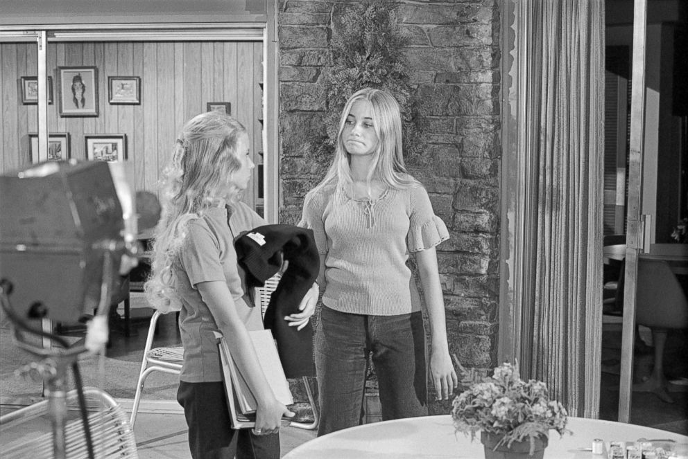 PHOTO: Eve Plumb (Jan Brady) and Maureen McCormick (Marcia Brady) rehearse on the set of 'The Brady Bunch' at Paramount Studios, July 26, 1972, in Los Angeles.