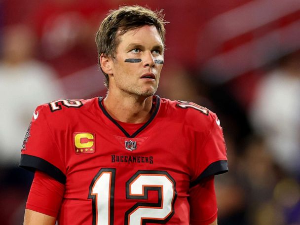 Tom Brady goes way back for pregame look