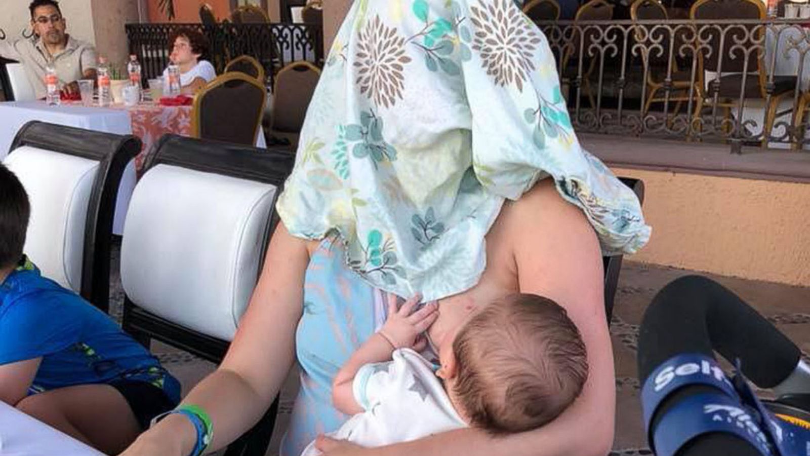 Woman asked to 'cover up' while breastfeeding has perfect response - Good  Morning America