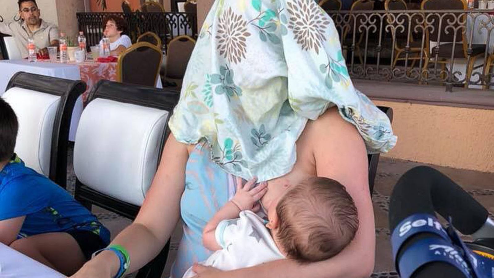 PHOTO: Melanie Libson Dudley responded by covering her face and head when a dining companion asked her to cover up while breastfeeding her infant son.