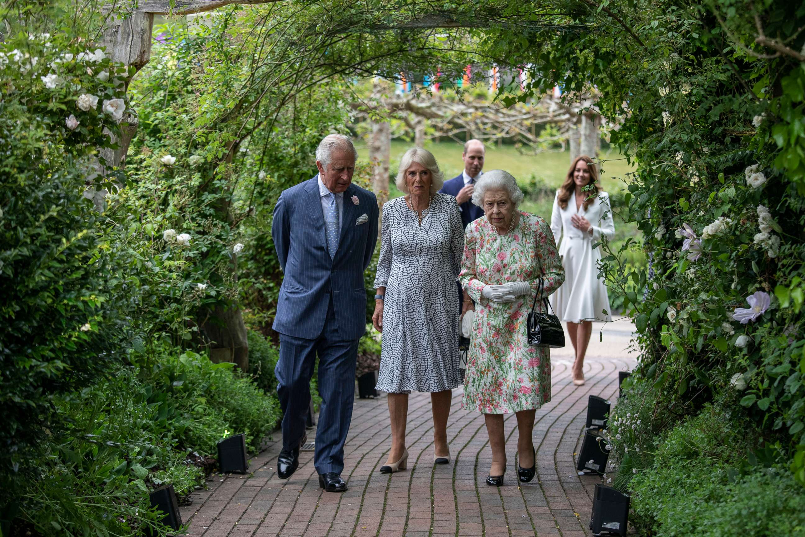 PHOTO: Prince Charles, Prince of Wales, Camilla, Duchess of Cornwall, Queen Elizabeth II, Prince William, Duke of Cambridge and Catherine, Duchess of Cambridge arrive for a drinks reception on June 11, 2021 in St Austell, Cornwall, England.