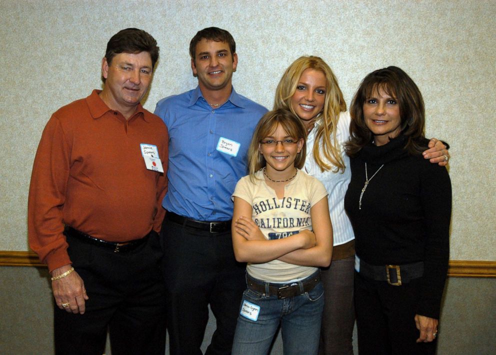 PHOTO: Jamie Spears, Bryan Spears, Jamie-Lynn Spears, Britney Spears and Lynne Spears appear at a cancer awareness fair at a hospital in Baton Rouge, La., March 2, 2003.