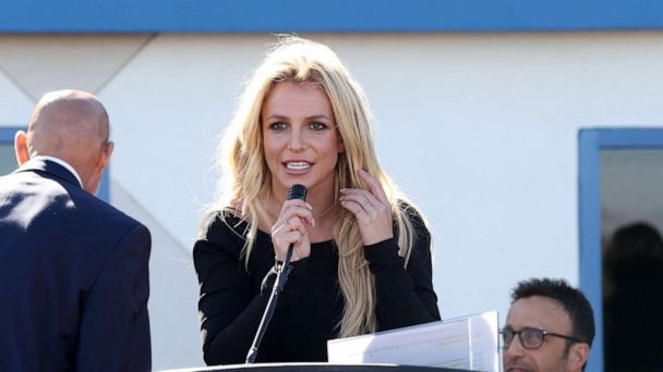 Britney Spears vraagt ​​fans om ‘mijn privacy te respecteren’ nadat de politie de gezondheid heeft gecontroleerd, ‘prank-telefoontjes’